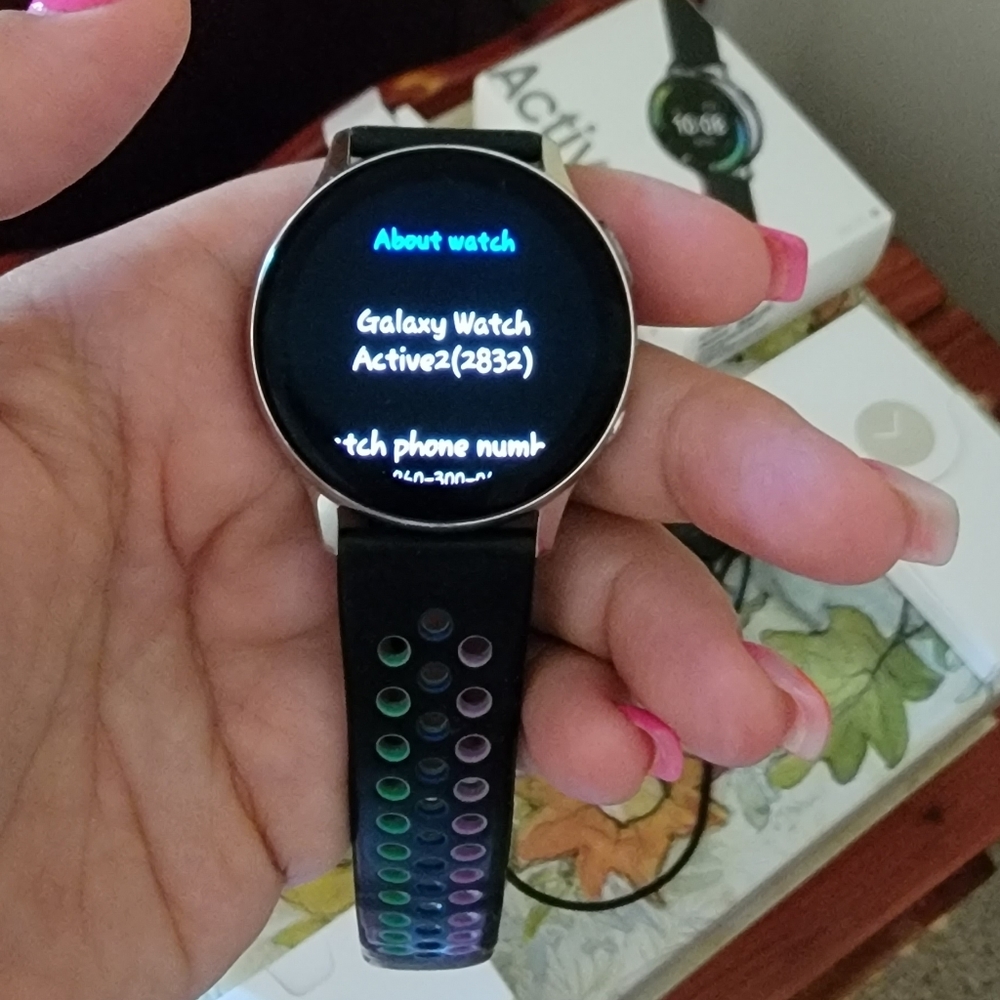 Samsung Smart Watch - Picture 9 of 11